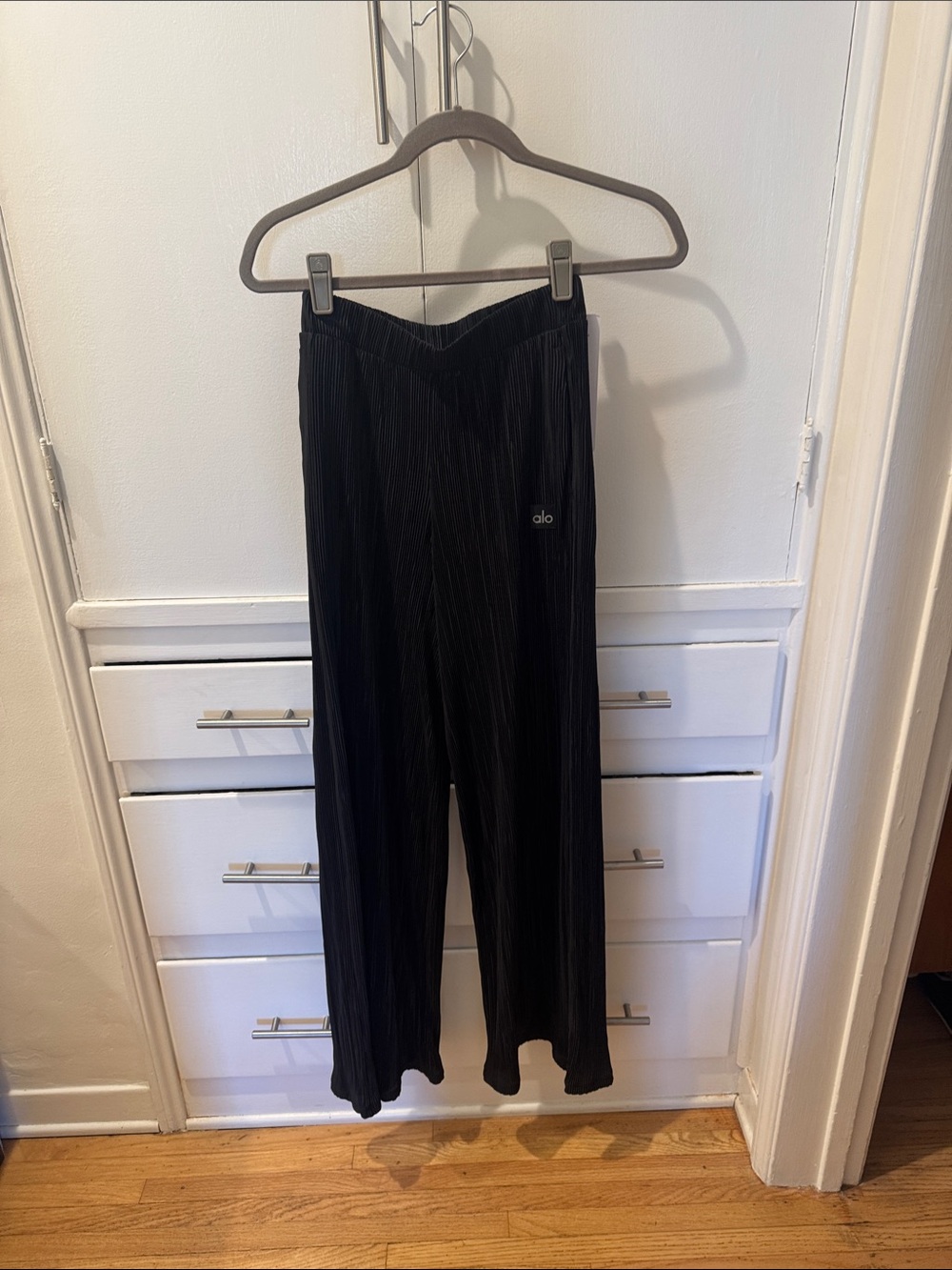 ALO Yoga Black High-Waist Micro Plissé Straight Leg Pant size xxs - Picture 2 of 5